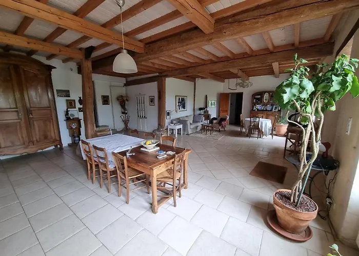 D'hotes A Mignaloux-beauvoir- Le Thil Bed & Breakfast